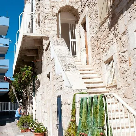 View Giovinazzo